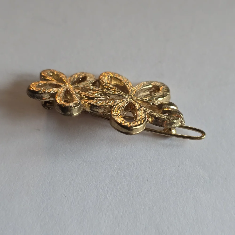 Flower hair clip barrette floral gold tone daisy accessory garden